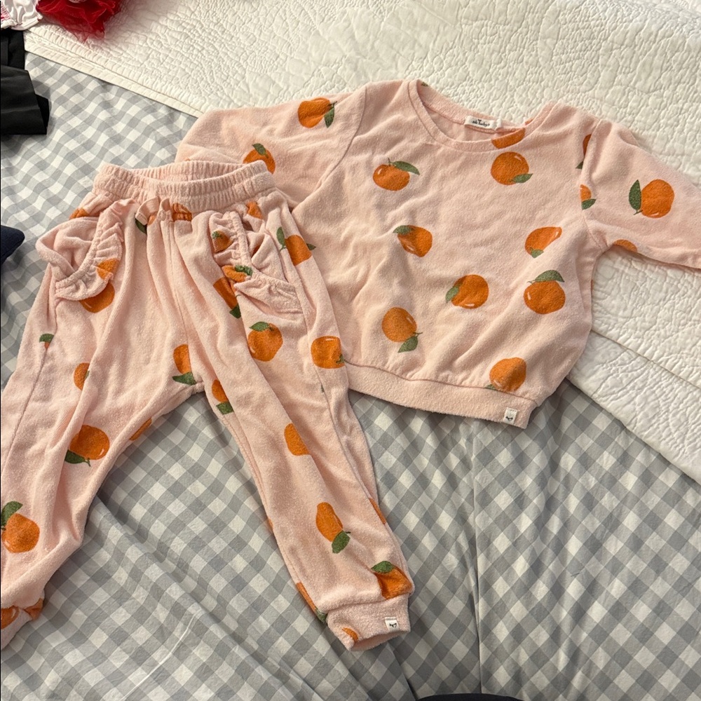 Girls Peach-Print Pajama Set in Soft Pink
